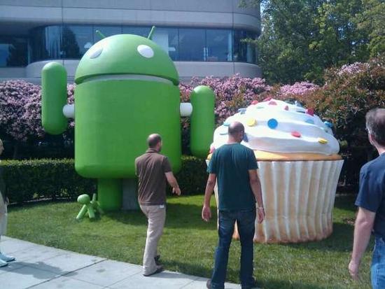 Android Cupcake at phonedog.com