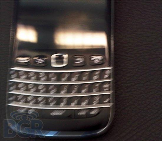 BlackBerry Bold 9790 redesigned buttons