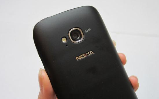 Nokia Lumia 710 rear