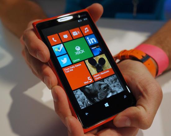 Nokia Lumia 920 high gloss red