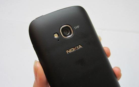 Nokia Lumia 710 rear