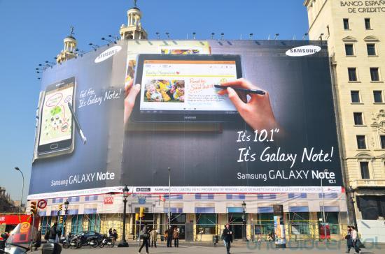 Samsung Galaxy Note 10.1 MWC sign