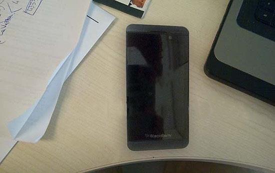 BlackBerry 10 L-Series front leak