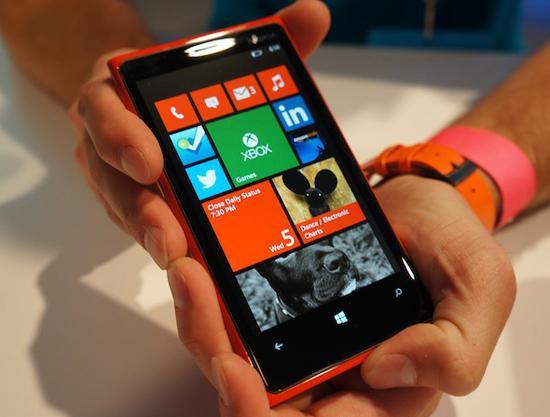 Nokia Lumia 920 high gloss red