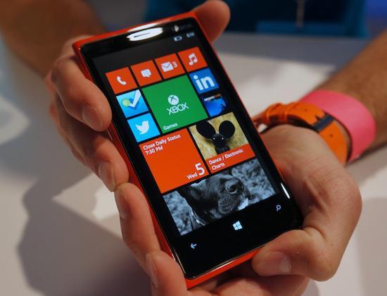 Nokia Lumia 920 high gloss red
