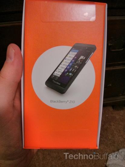 AT&T BlackBerry Z10 packaging photo