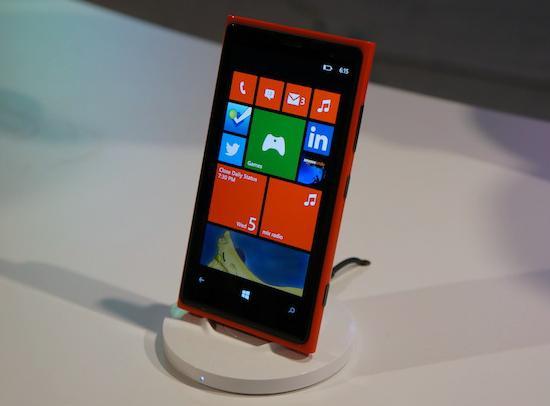 Nokia Lumia 920 high gloss red