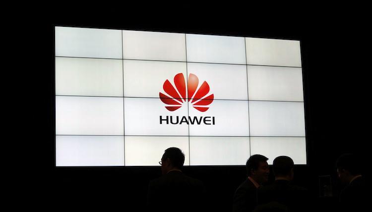 Huawei logo CES