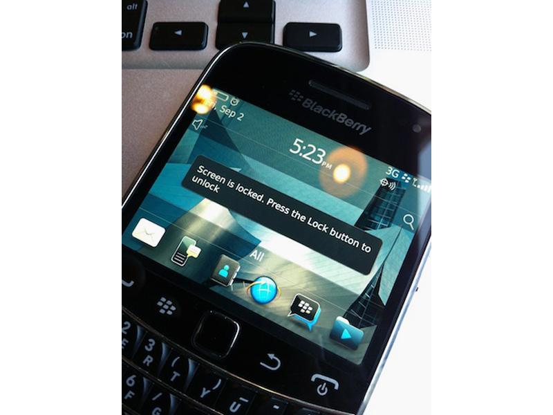 BlackBerry Bold 9930 screen