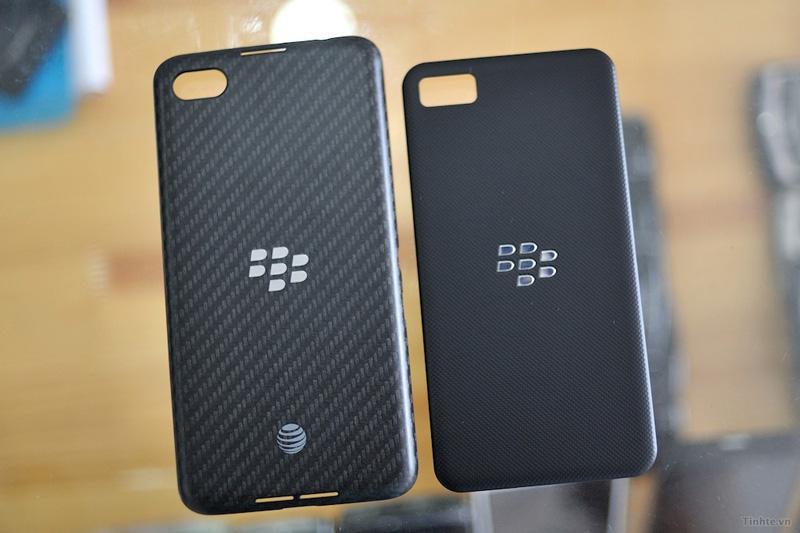 BlackBerry A10 battery cover leak BlackBerry Z10 comparison