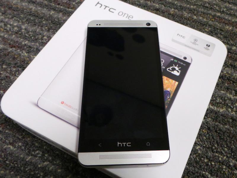 HTC One glacial silver