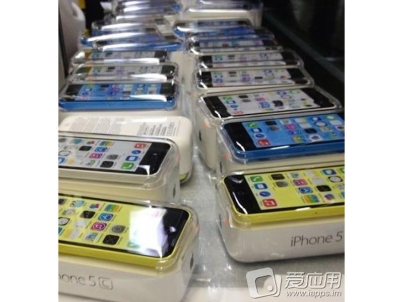 iPhone 5C blue, yellow and white packaging