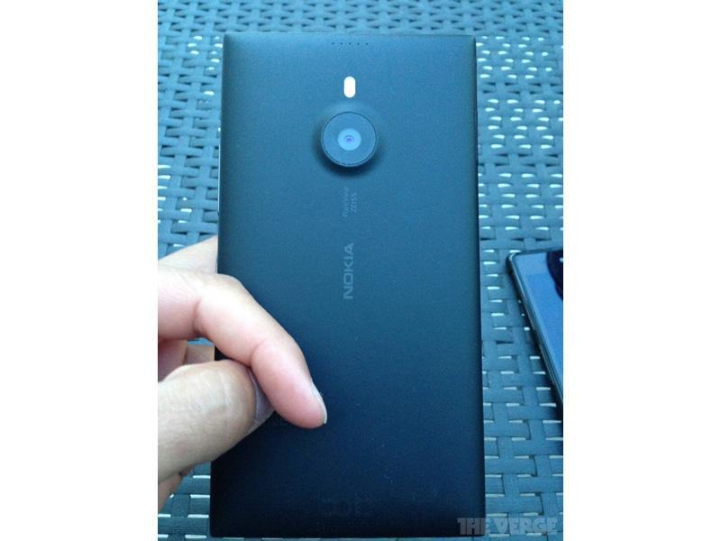 Nokia Lumia 1520 rear leak