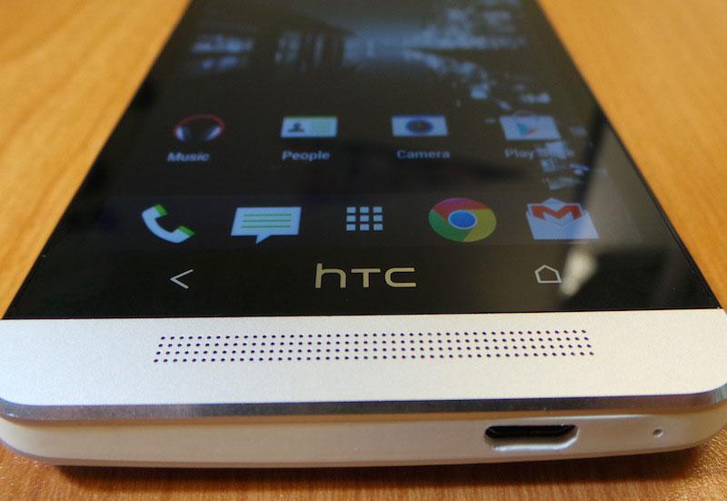 HTC One M7 bottom close