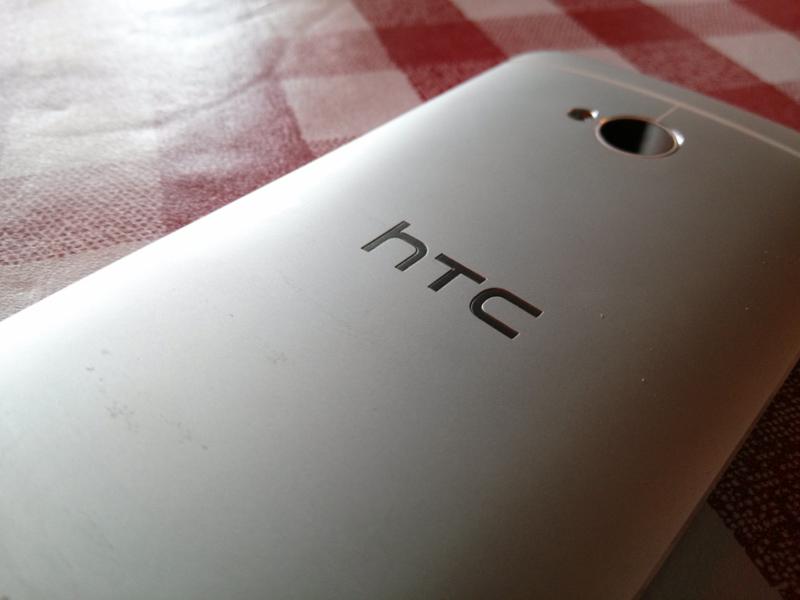 HTC One M7 rear