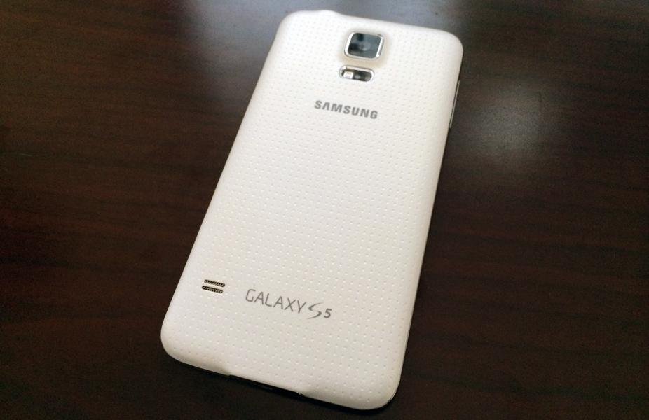 Samsung Galaxy S5 rear Shimmery White