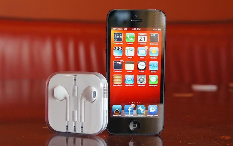 iPhone 5 EarPods headphones