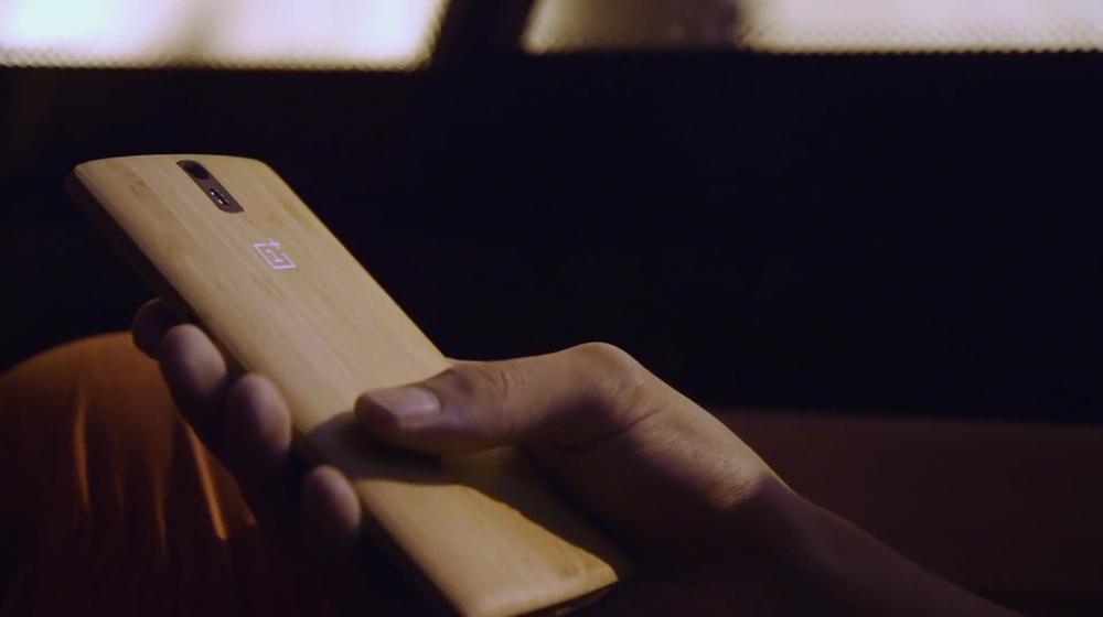 OnePlus One Bamboo StyleSwap Cover hand