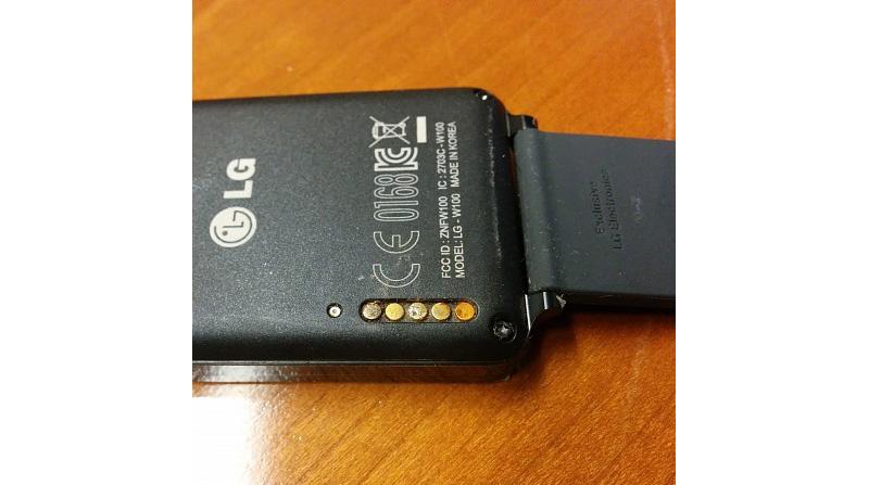 LG G Watch corrosion charging pins