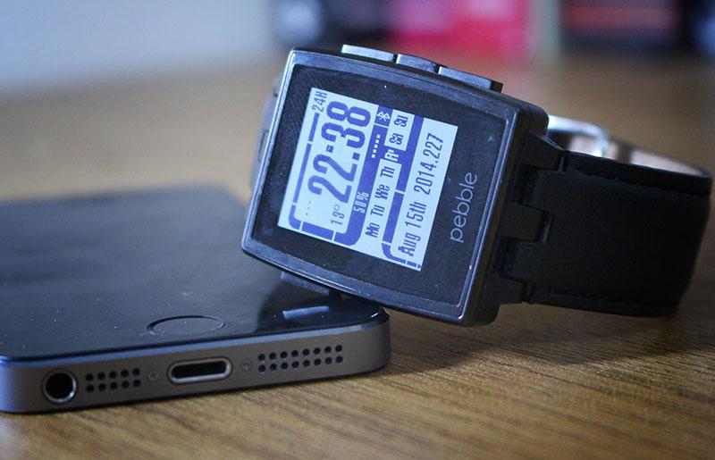 Pebble Steel iPhone 5s