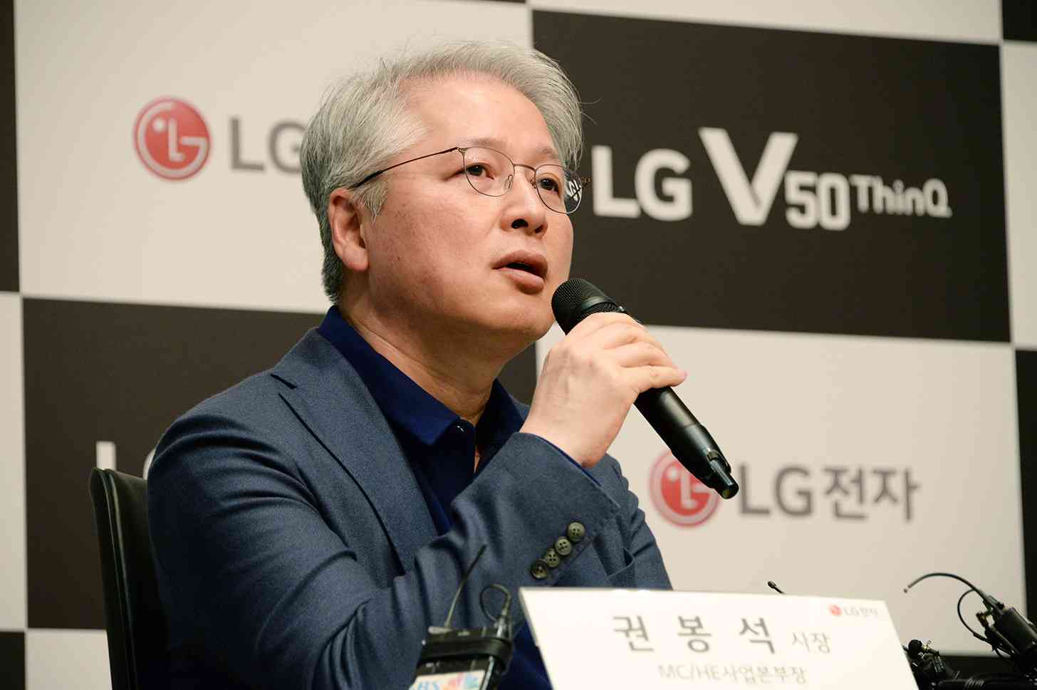 Kwon Bong-seok, CEO di LG Electronics, annuncia la chiusura di LG Mobile.