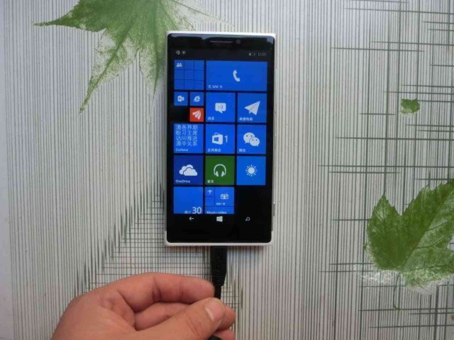 Nokia RM-1052 Microsoft Windows Phone prototype Lumia 1020 front