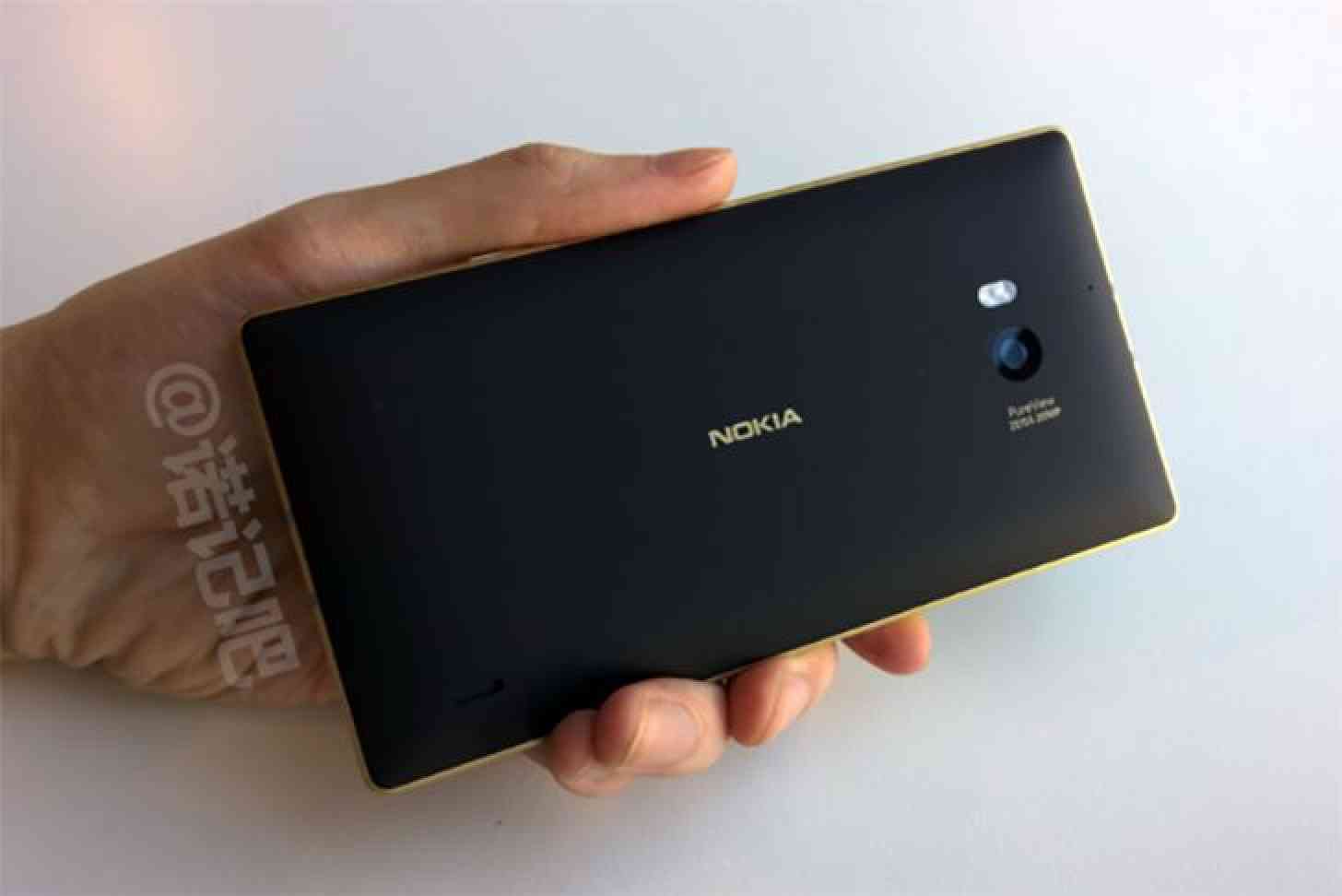Gold Nokia Lumia 930 black rear