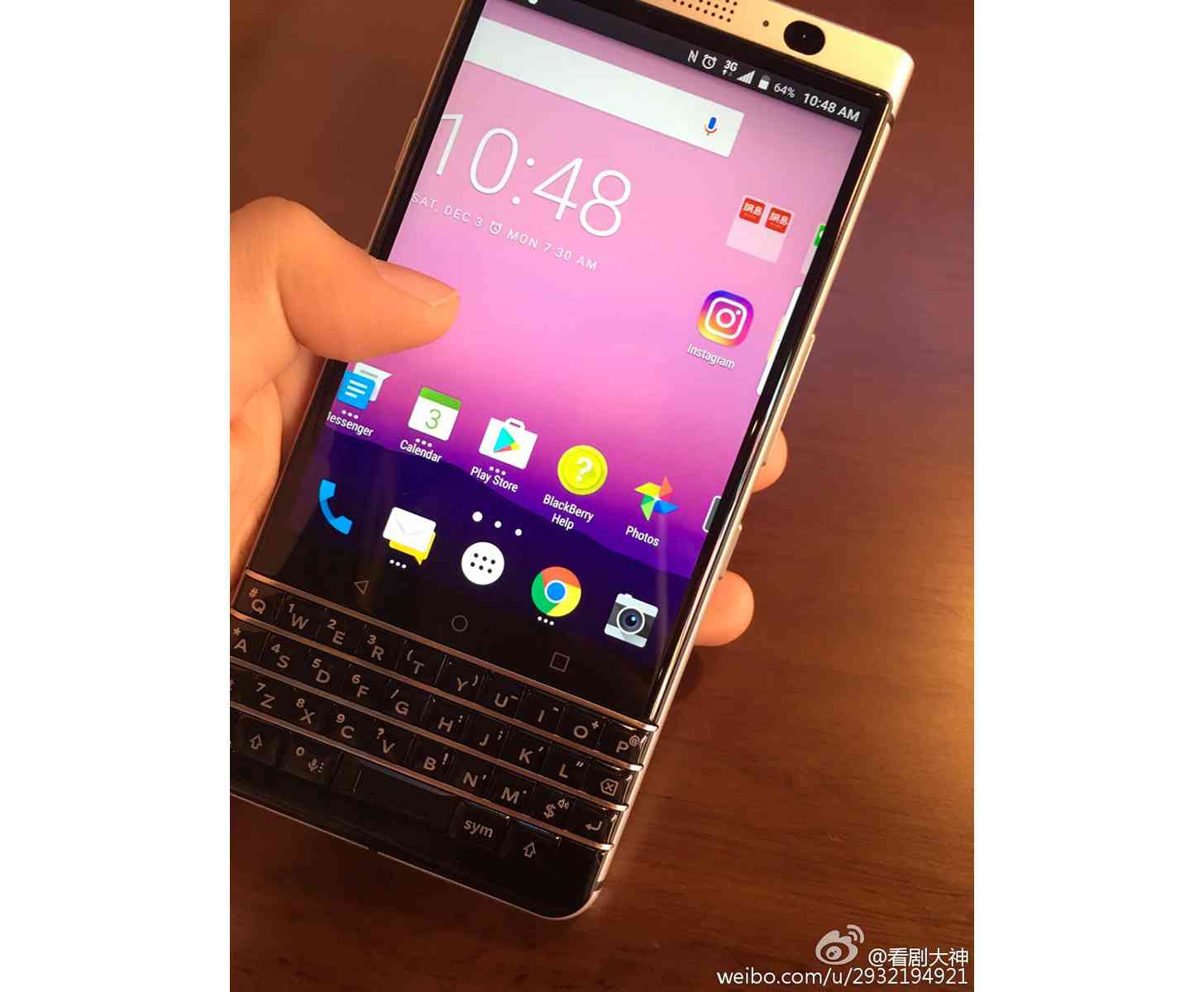 BlackBerry QWERTY Android phone photo leak