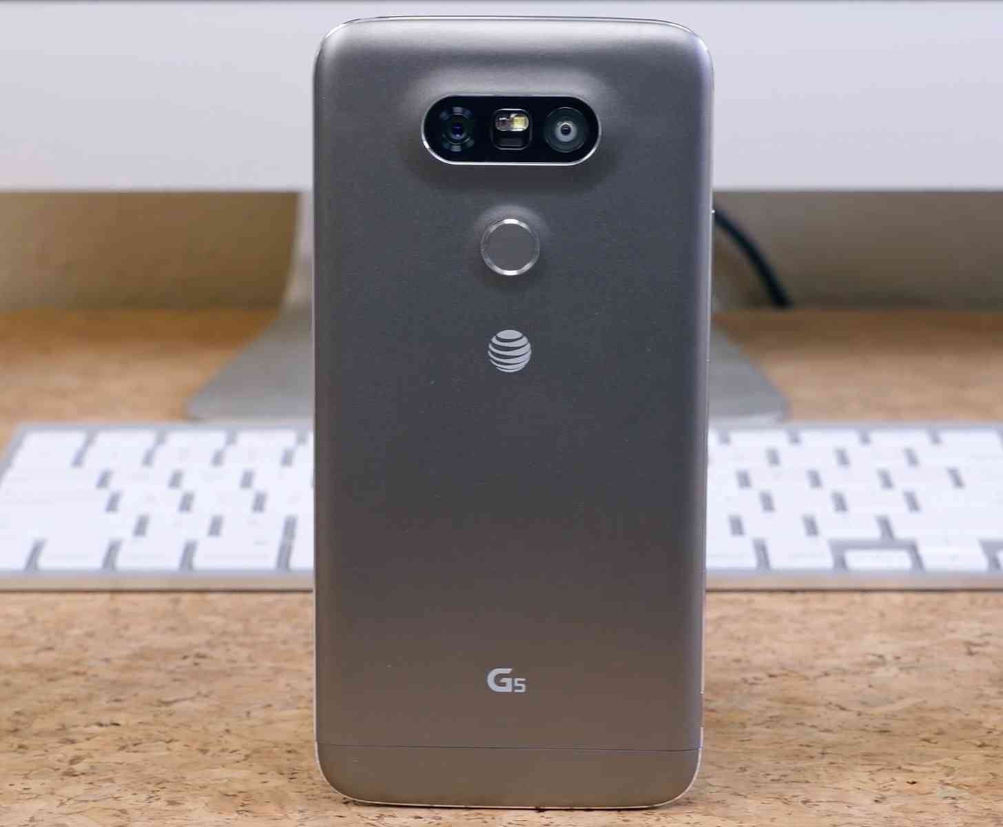 LG G5 hands-on rear