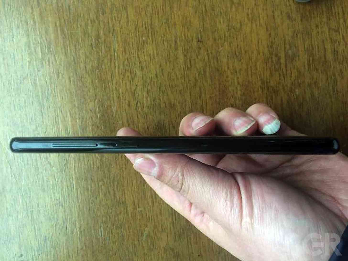 Samsung Galaxy S8 photo leak side