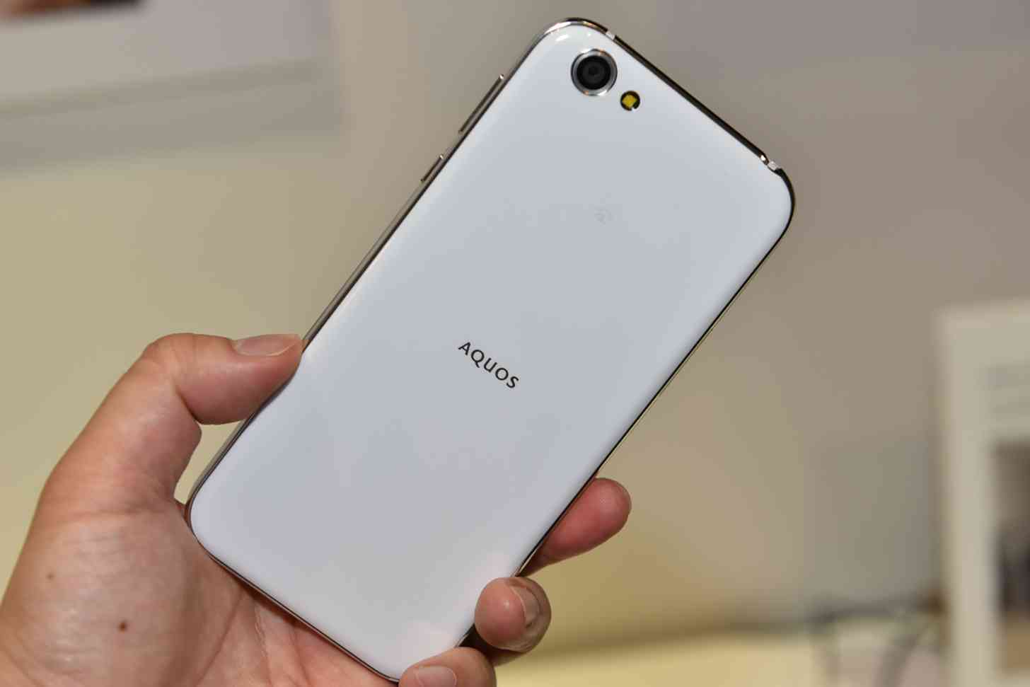 Sharp Aquos R features 5.3-inch Quad HD display