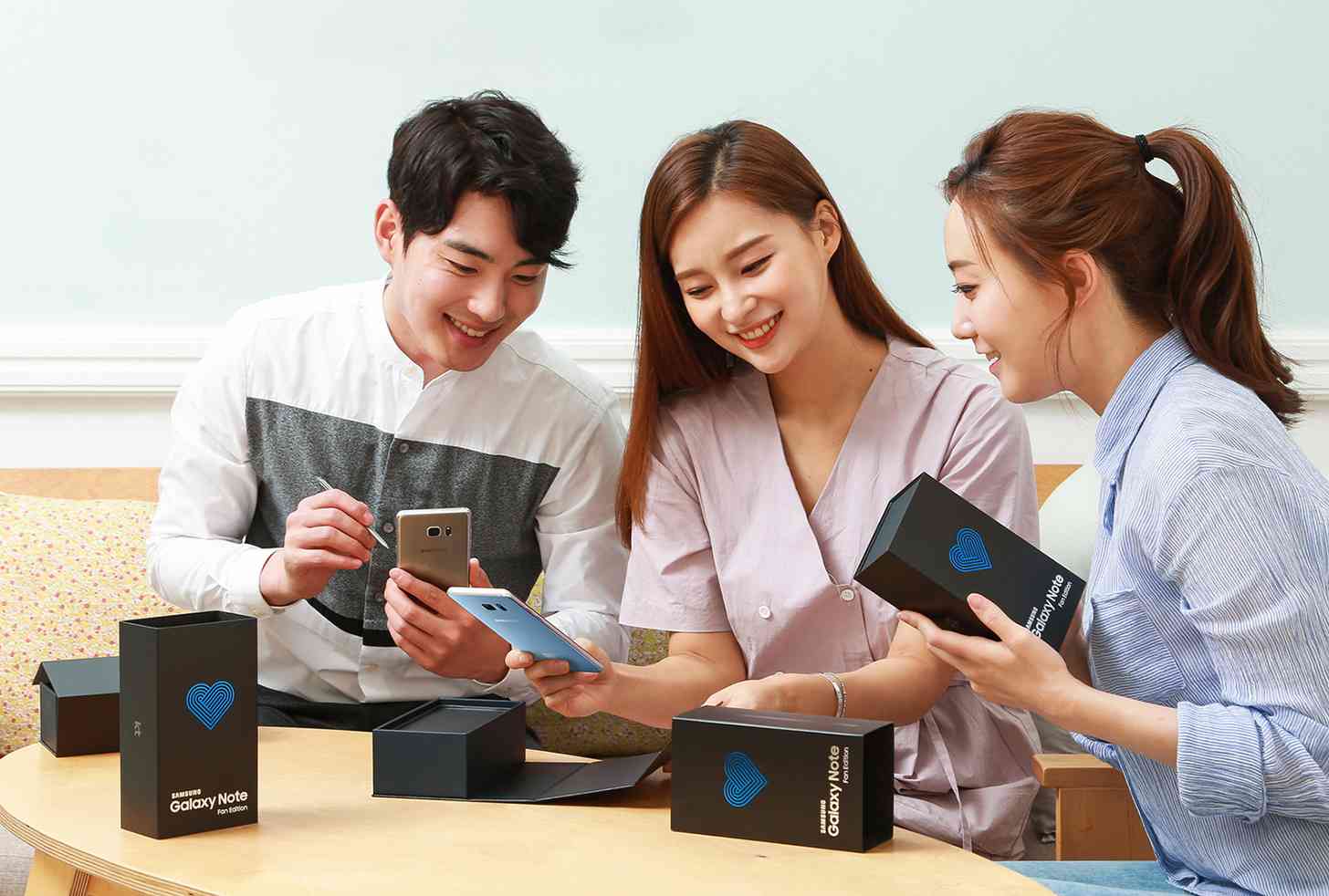 Samsung Galaxy Note Fan Edition official packaging