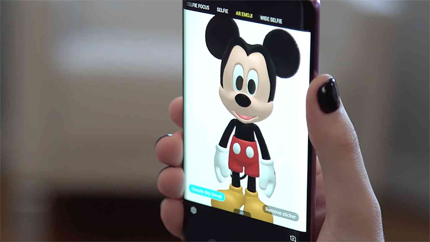 Samsung Galaxy S9 Mickey Mouse AR Emoji close-up