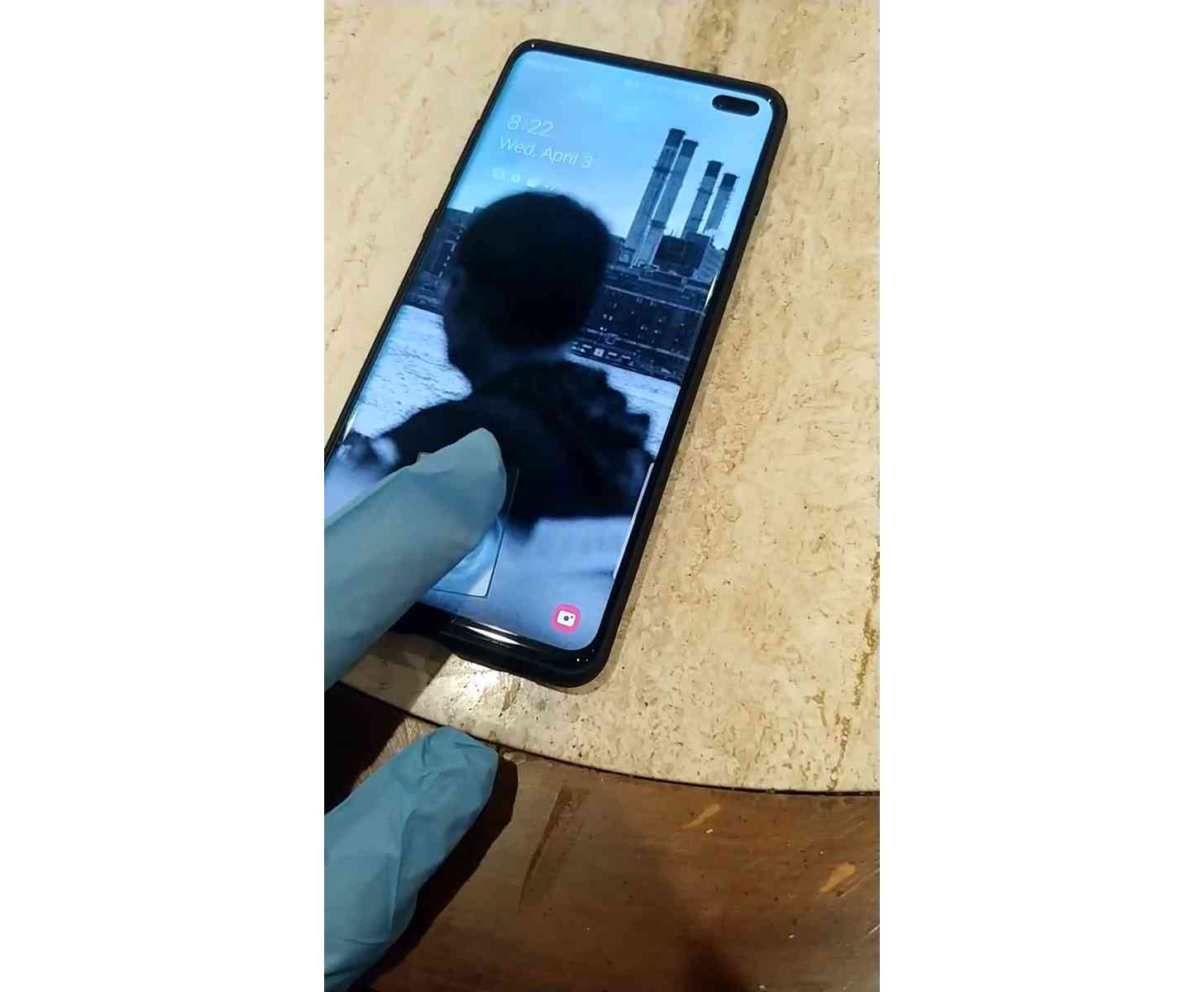 Samsung Galaxy S10 fingerprint sensor hack