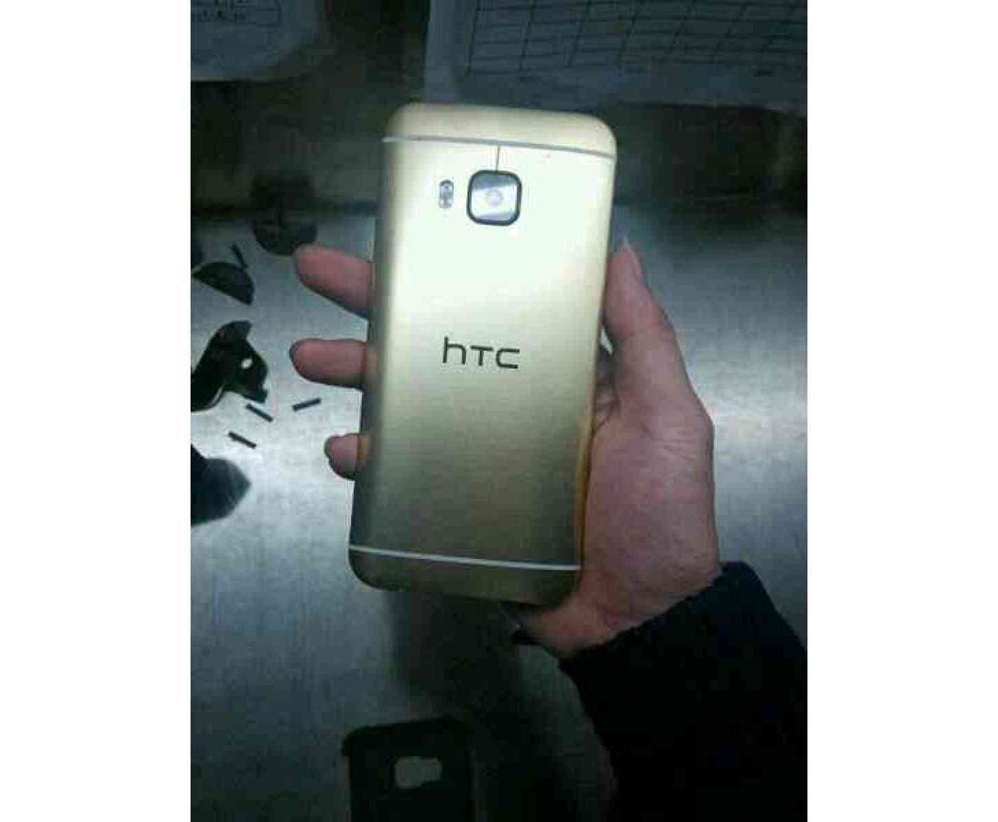 HTC One M9 gold rear panel leak