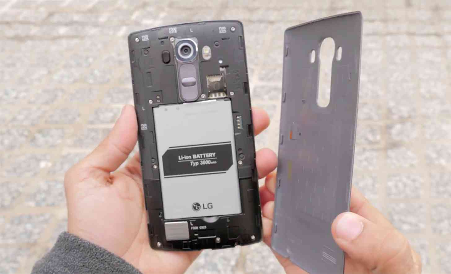 LG G4 removable rear battery cover
