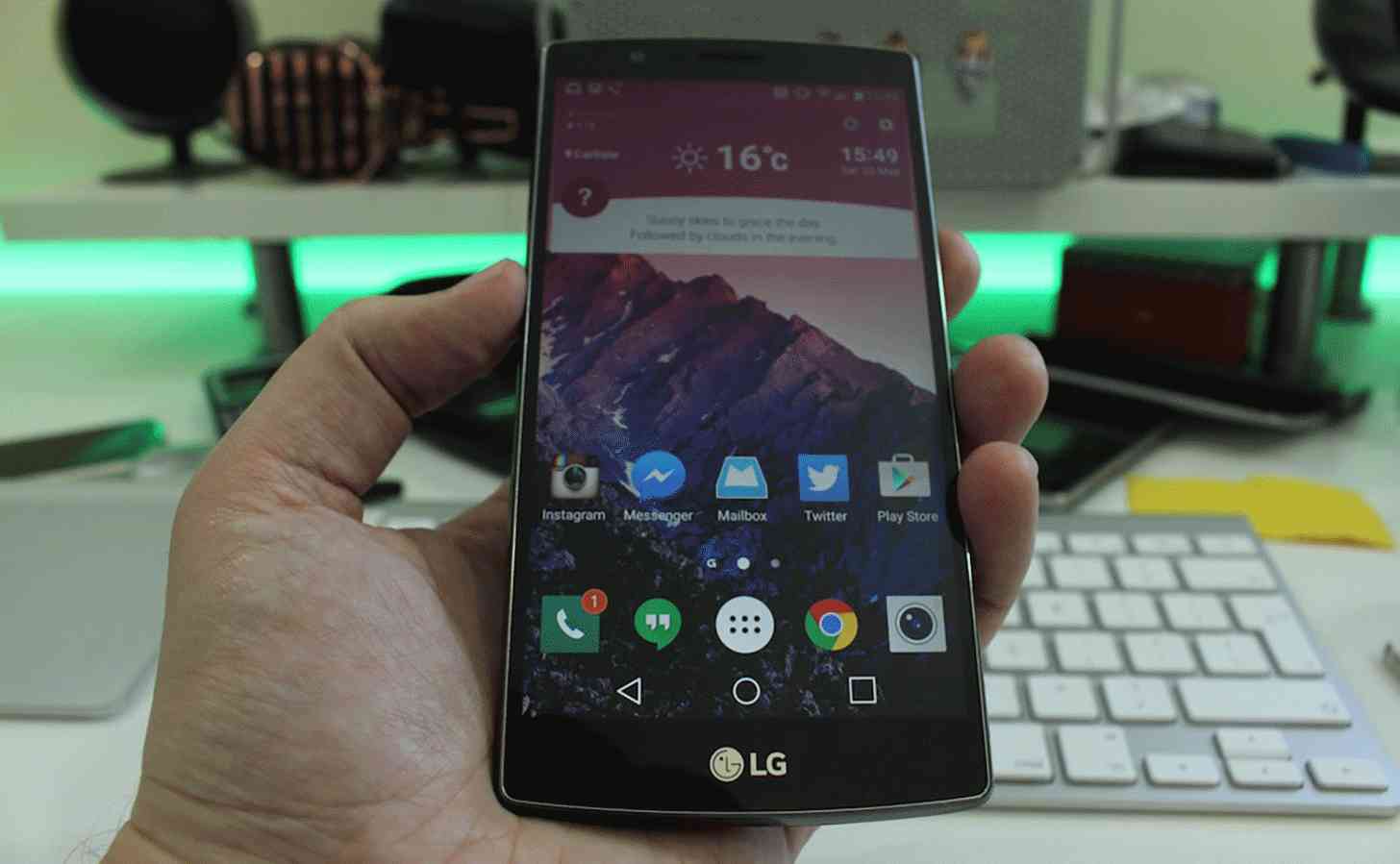LG G4 front hands on