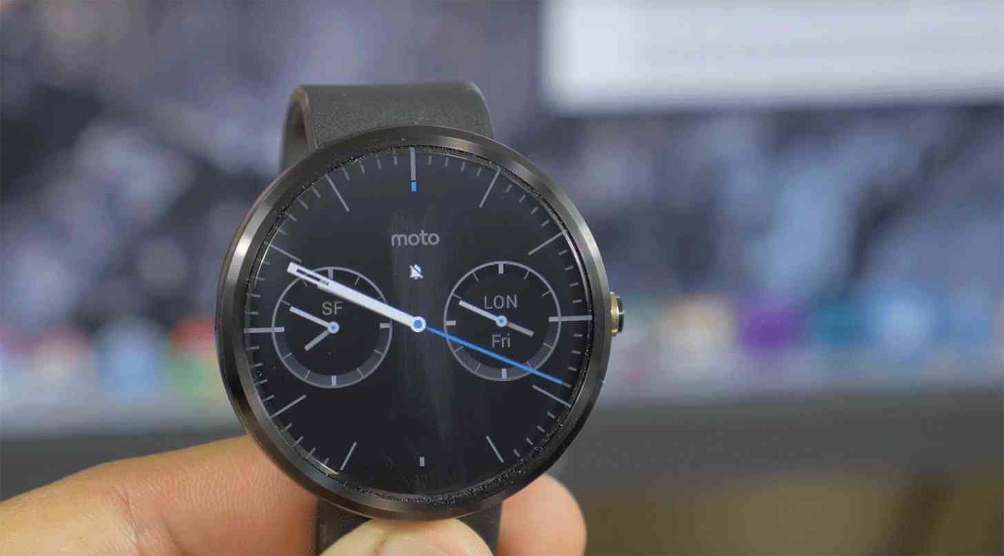 Moto 360 large hands on