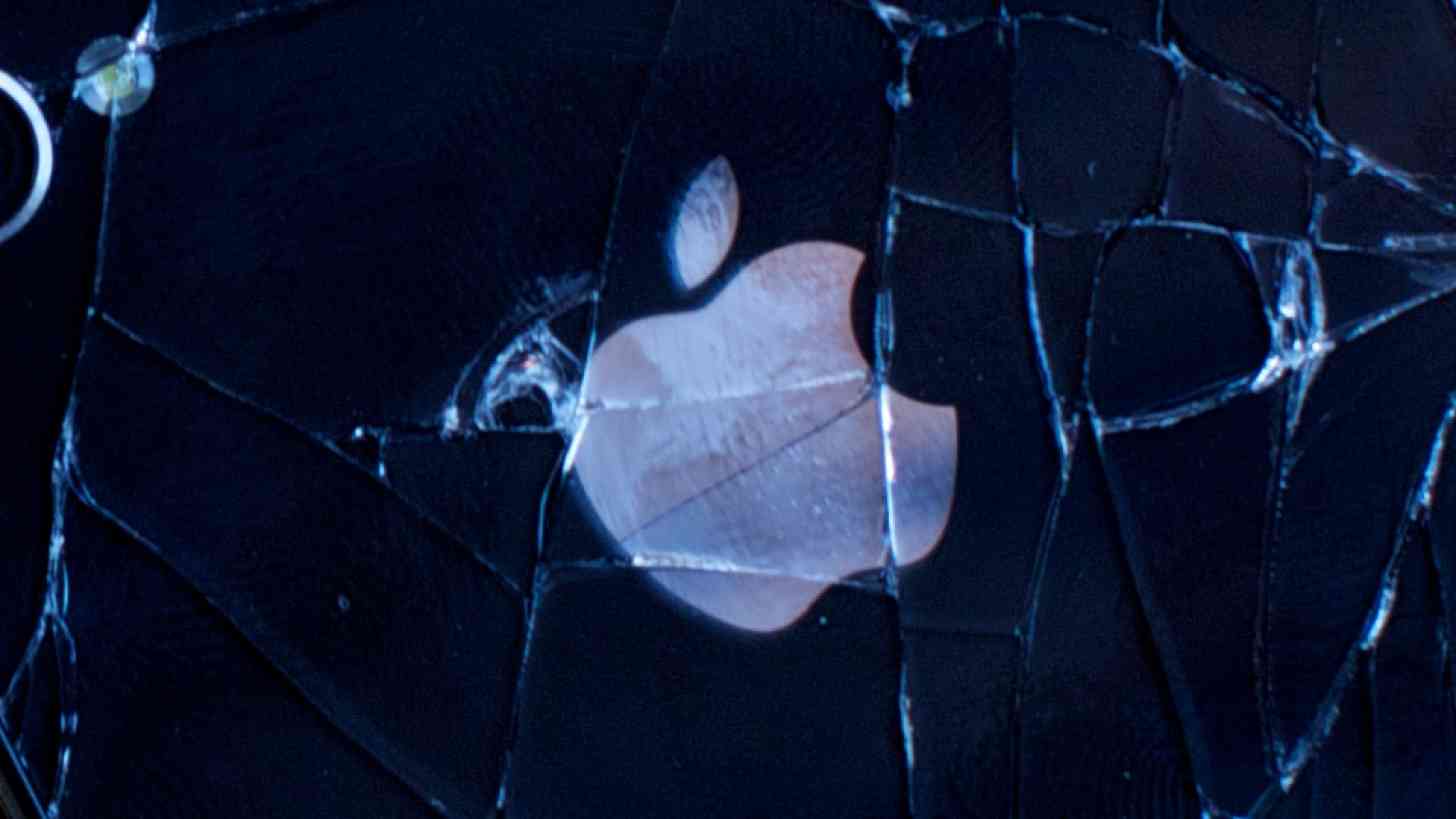 broken Apple iPhone 4S