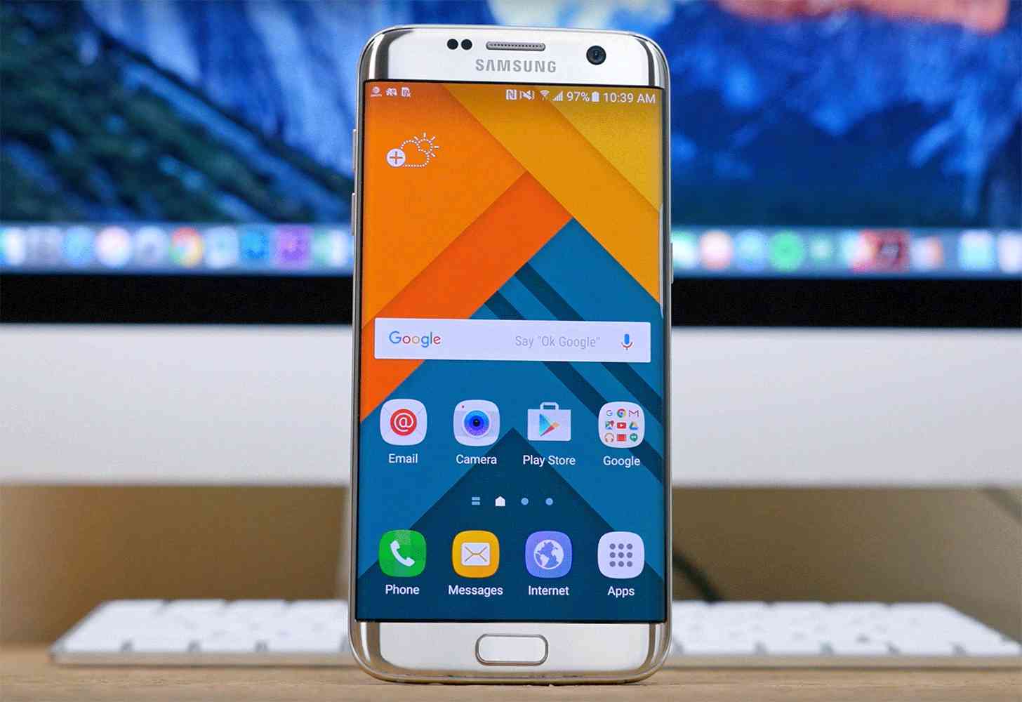 Samsung Galaxy S7 edge hands-on large