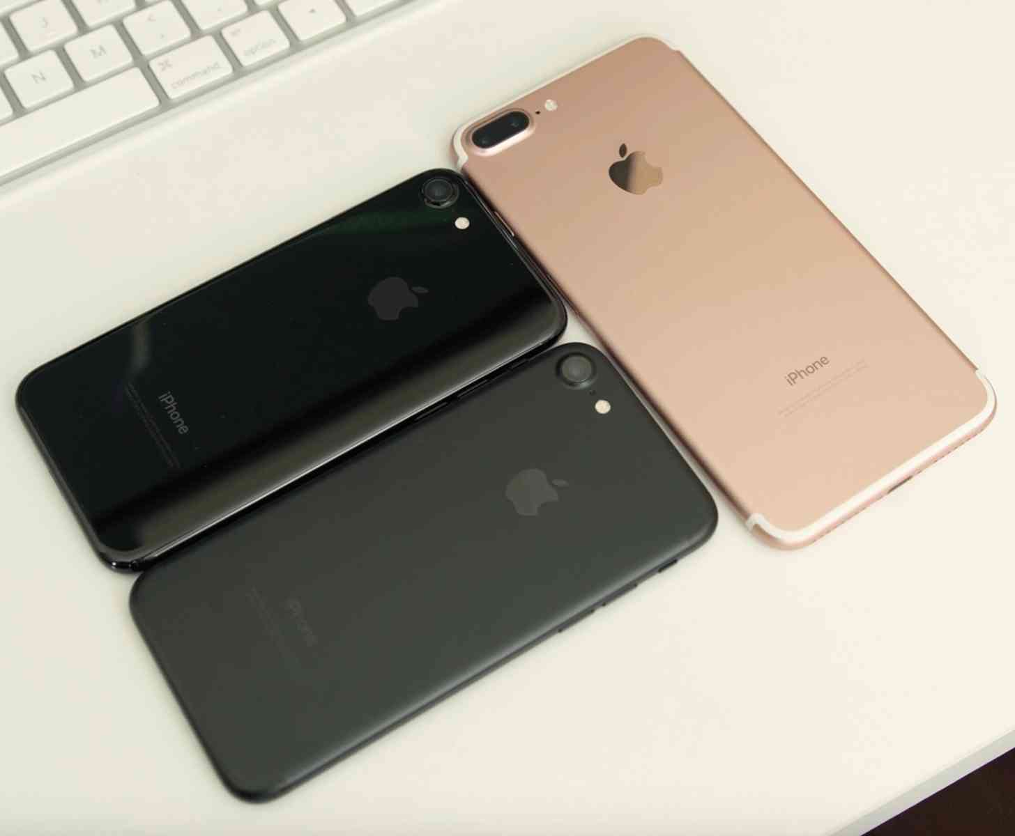 iPhone 7, iPhone 7 Plus comparison