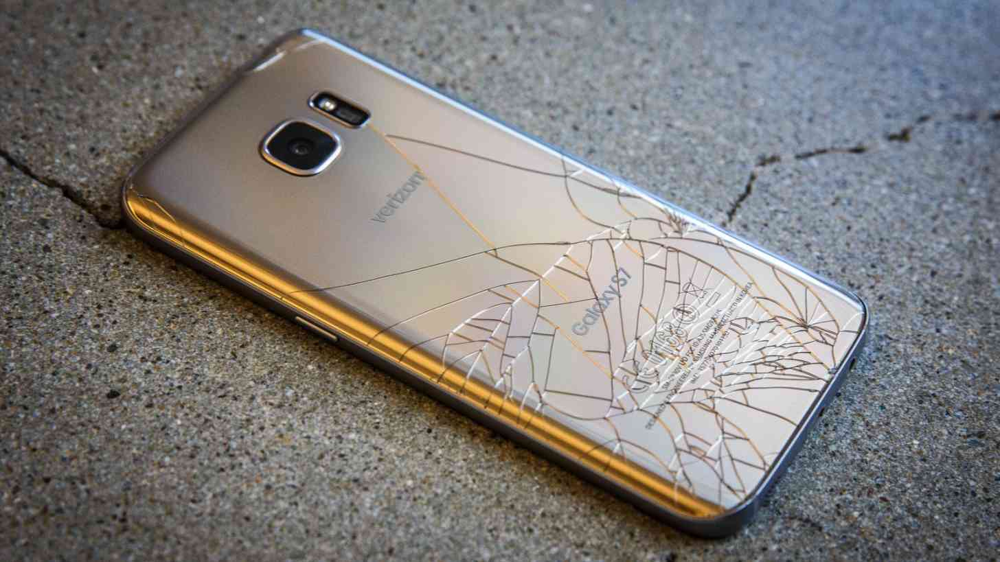 Samsung Galaxy S7 cracked