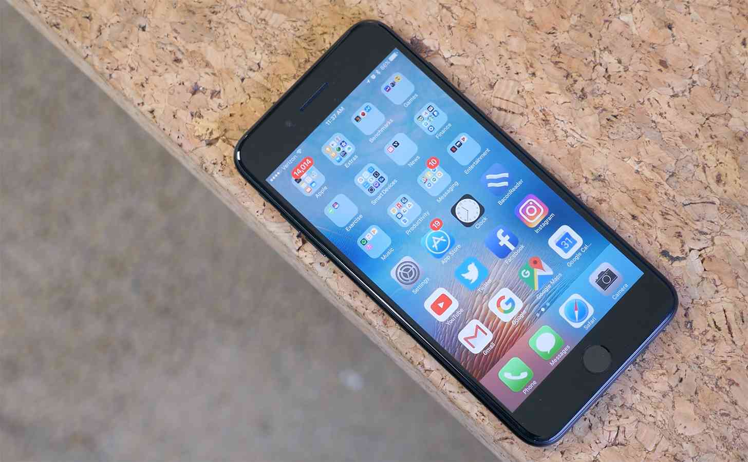 iPhone 7 Plus hands-on review angle