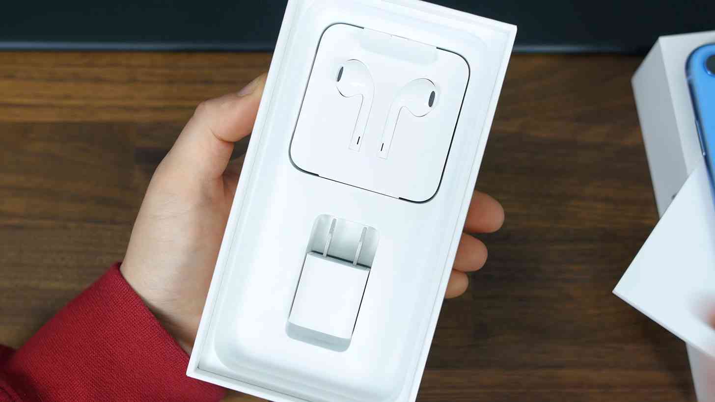 Iphone 12 with earpods hot sale