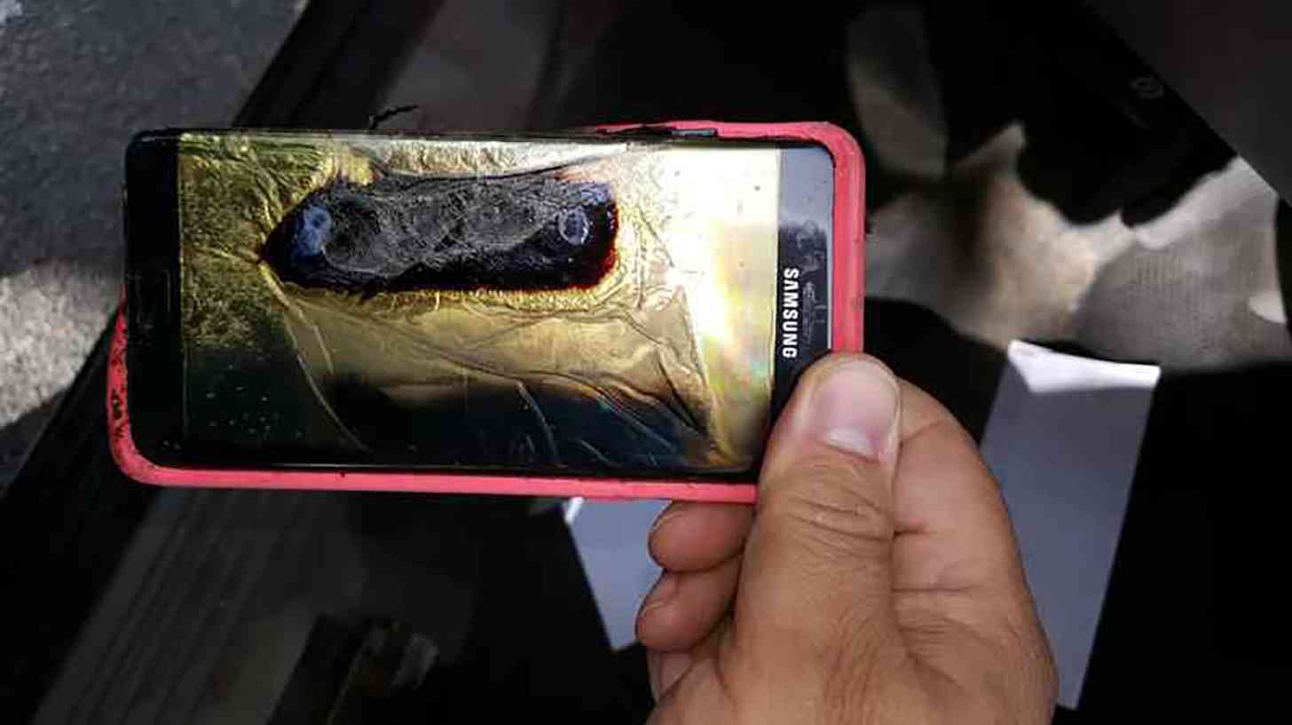 Replacement Galaxy Note 7 catches fire