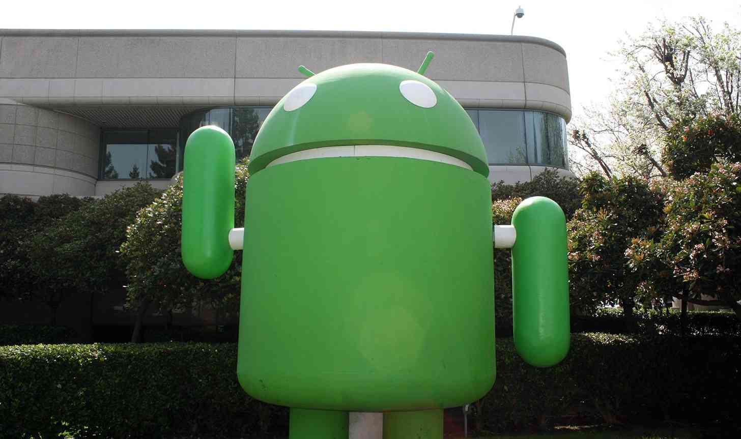 Google Android lawn statue