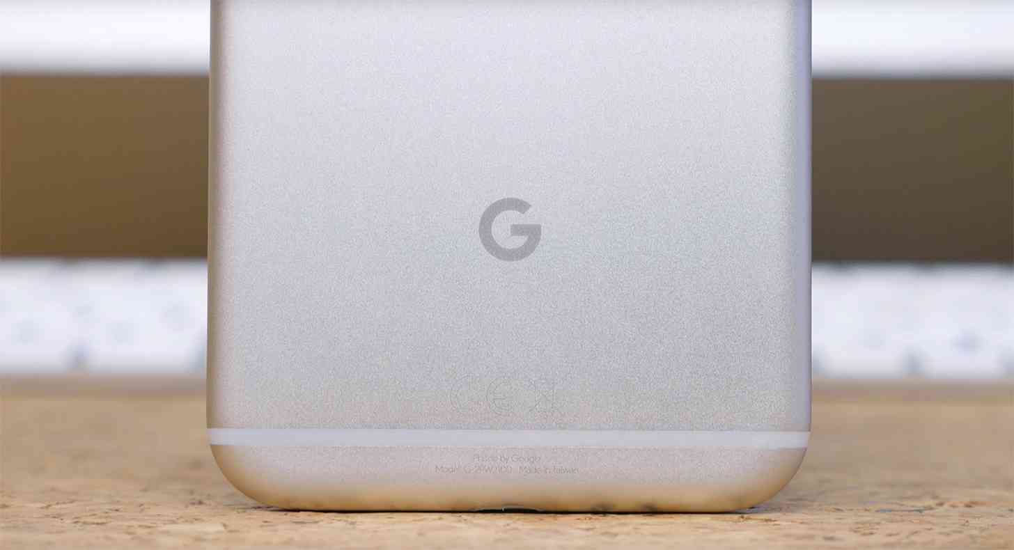 Google logo Pixel XL rear
