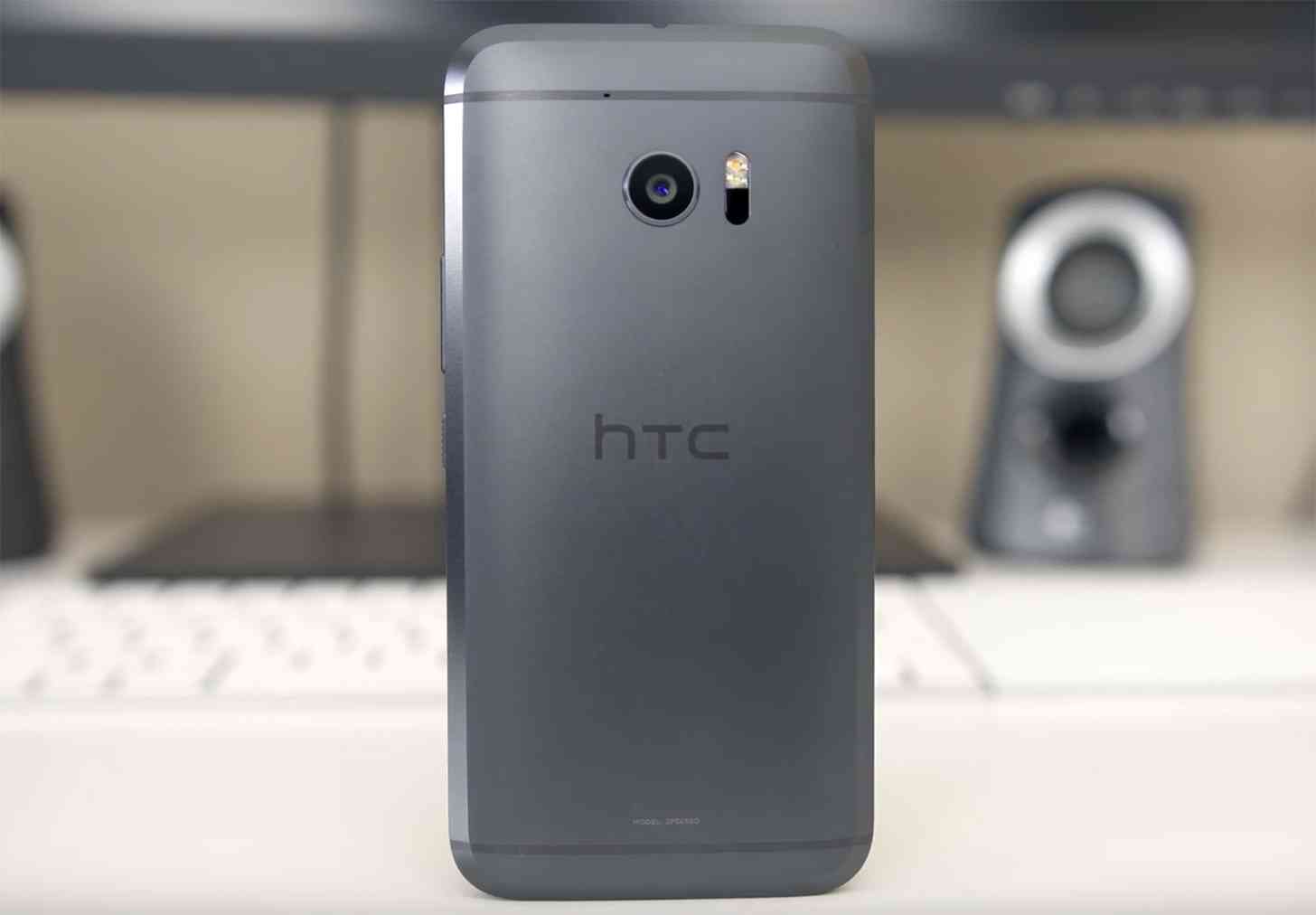 HTC 10 rear hands-on review