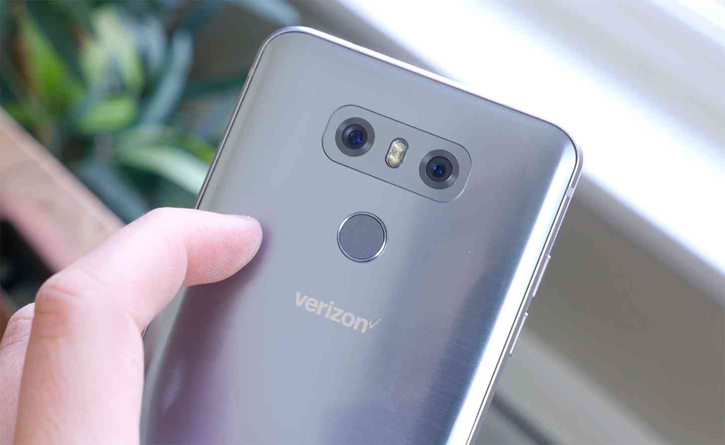 Verizon logo LG G6 hands-on