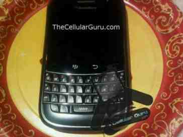 BlackBerry touchscreen prototype spotted, offers QWERTY keyboard